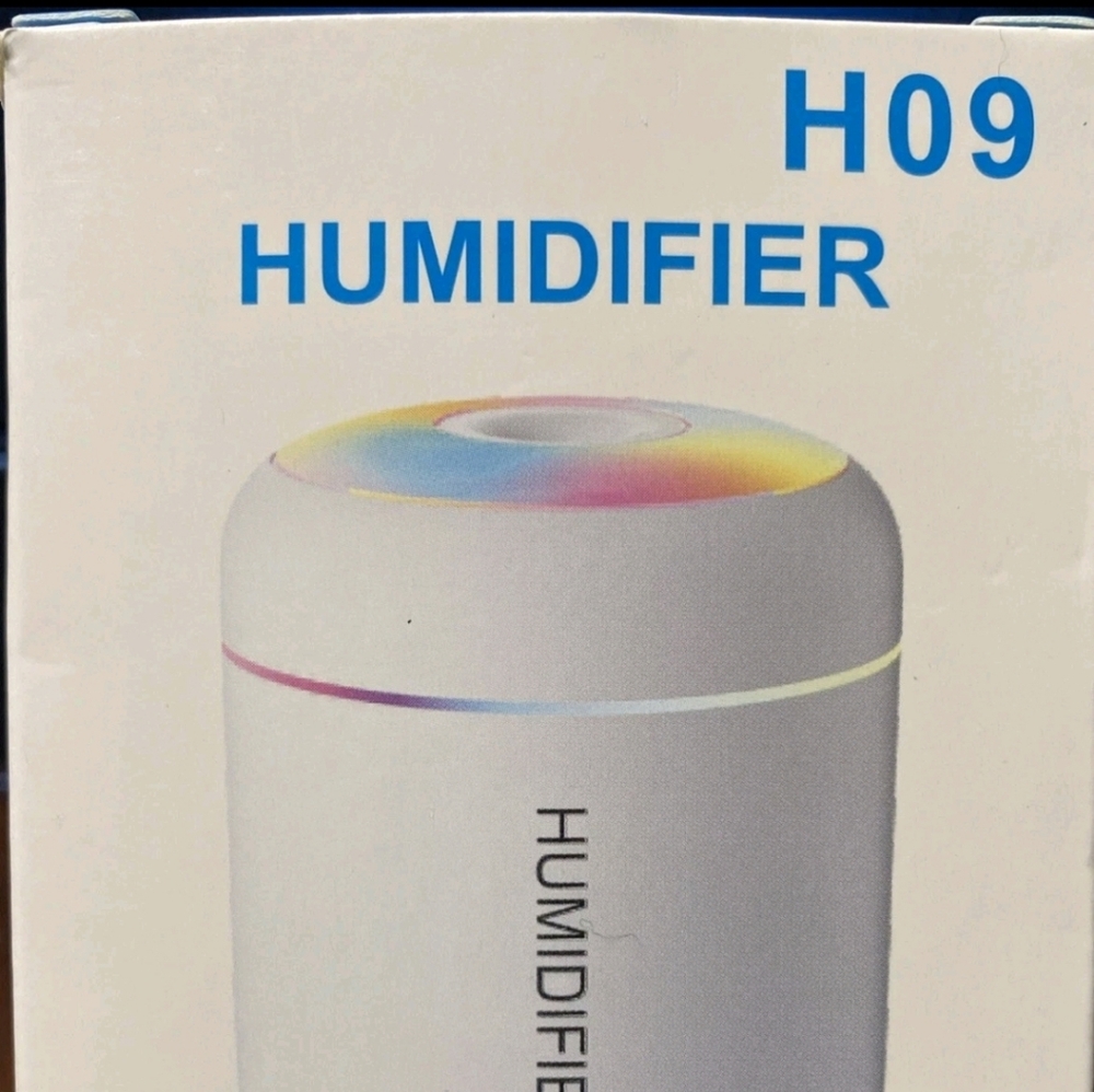 H09 White Humidifier